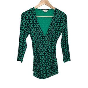 Boden Women's Printed Top Size 4 Green Navy Surplice V Neck Pullover Knit